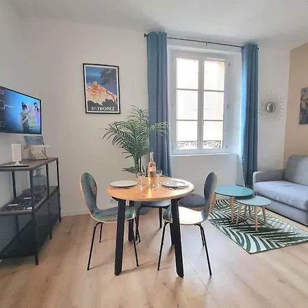 Appartement Chic - Climatisé - 2 Pas Du Port - Place Aux Herbes *
