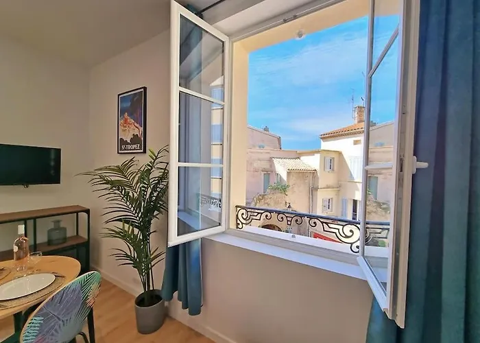 Chic - Climatise - 2 Pas Du Port - Place Aux Herbes Apartment