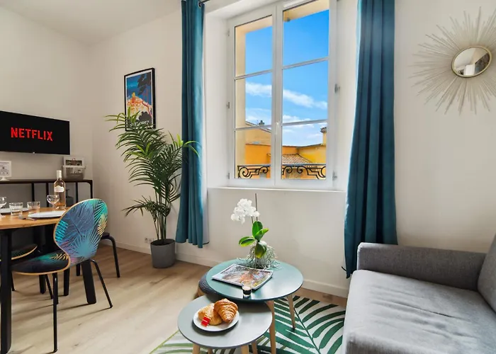 Apartment Chic - Climatise - 2 Pas Du Port - Place Aux Herbes Saint-Tropez