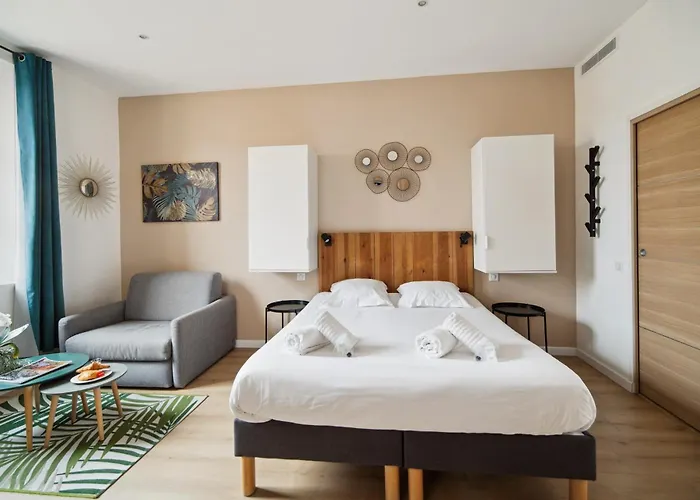 Daire Chic - Climatise - 2 Pas Du Port - Place Aux Herbes *