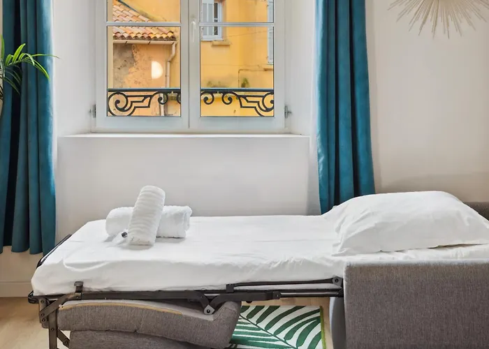 Chic - Climatise - 2 Pas Du Port - Place Aux Herbes Apartment *