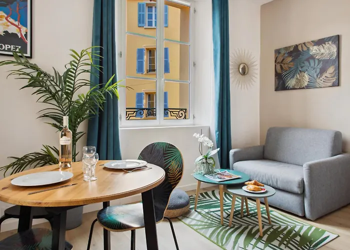 Chic - Climatise - 2 Pas Du Port - Place Aux Herbes